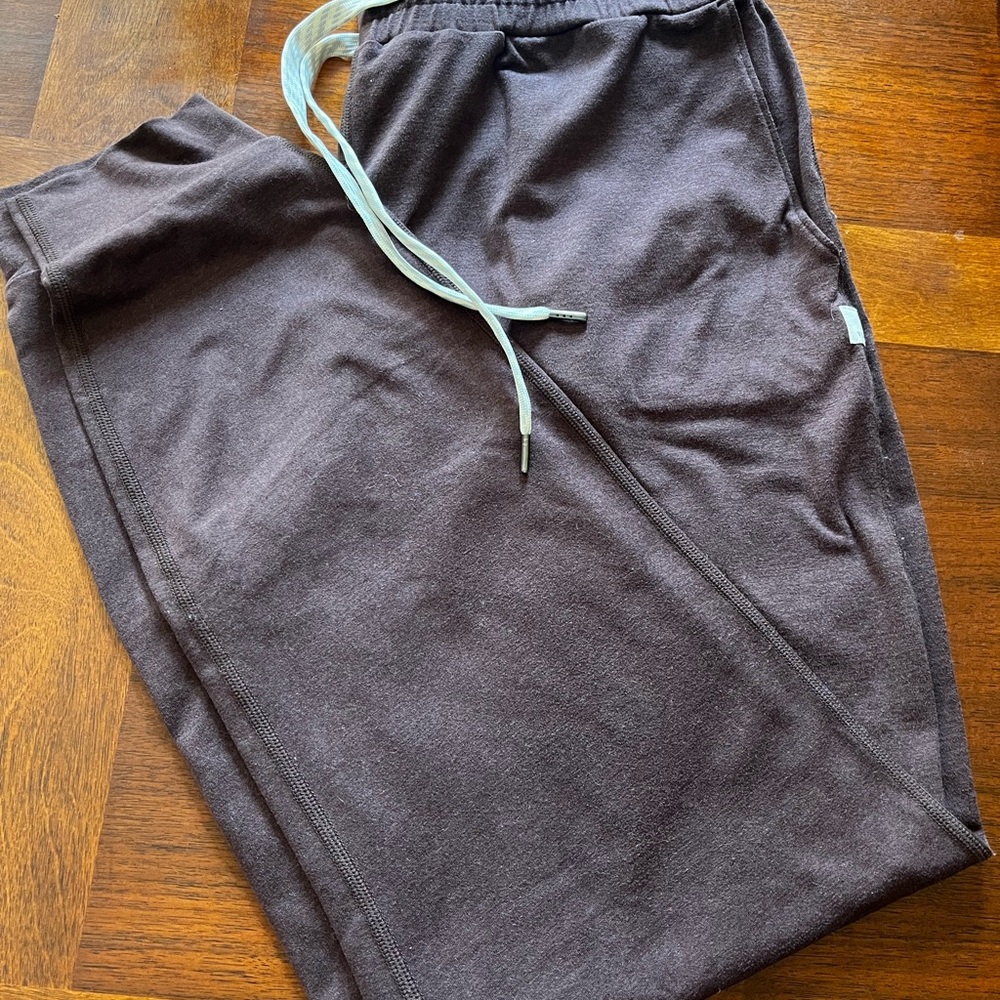 Vuori Mahogany Performance Joggers